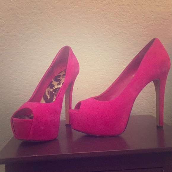 Jessica Simpson Shoes - Jessica Simpson fuchsia platform heels, size 8.5